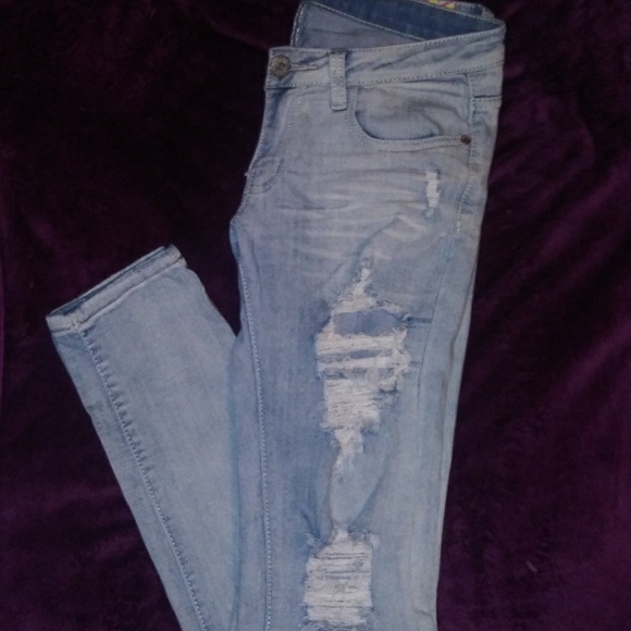 Distressed jeans - Picture 3 of 6